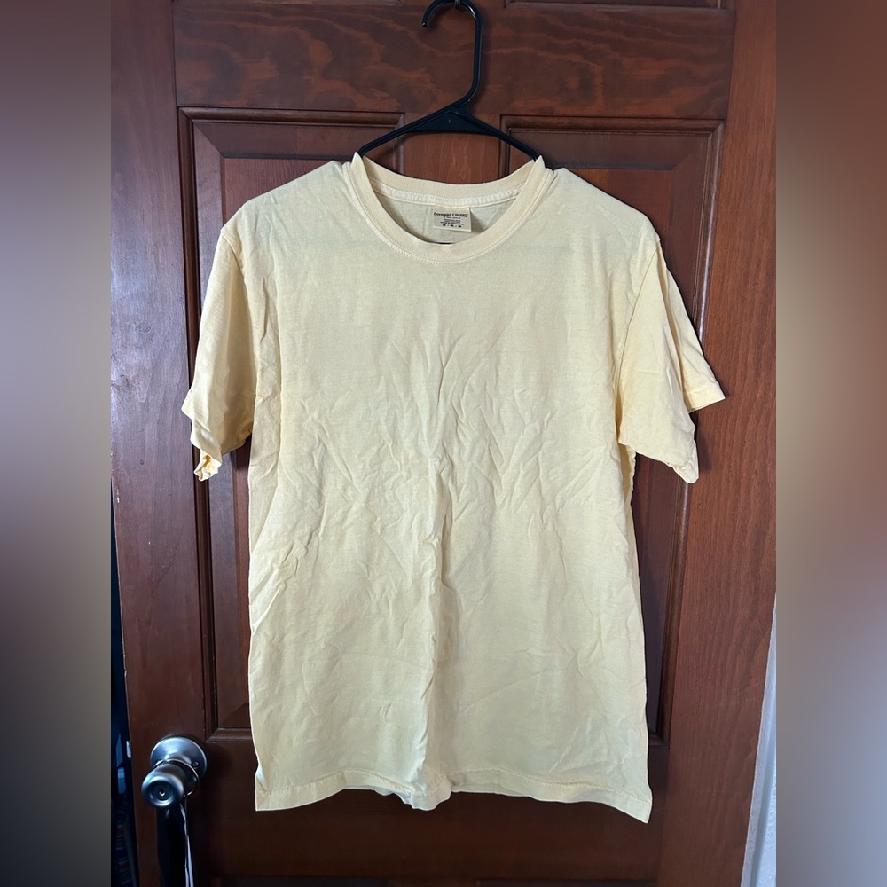 NWOT Yellow tee shirt